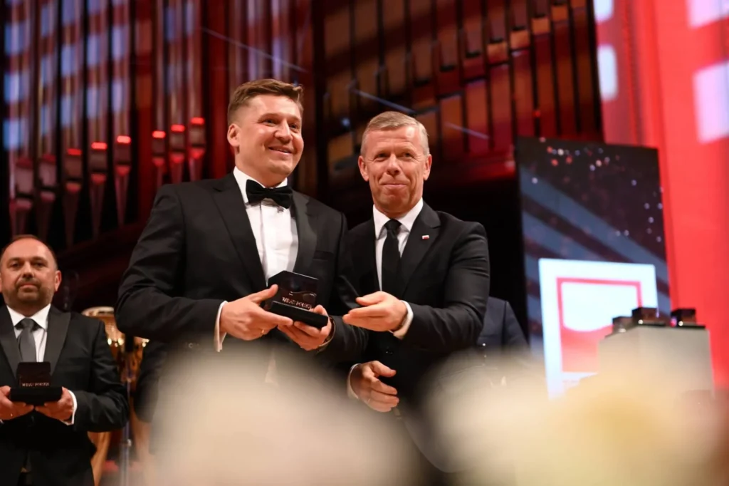 zespół vitrintec odbiera nagrody